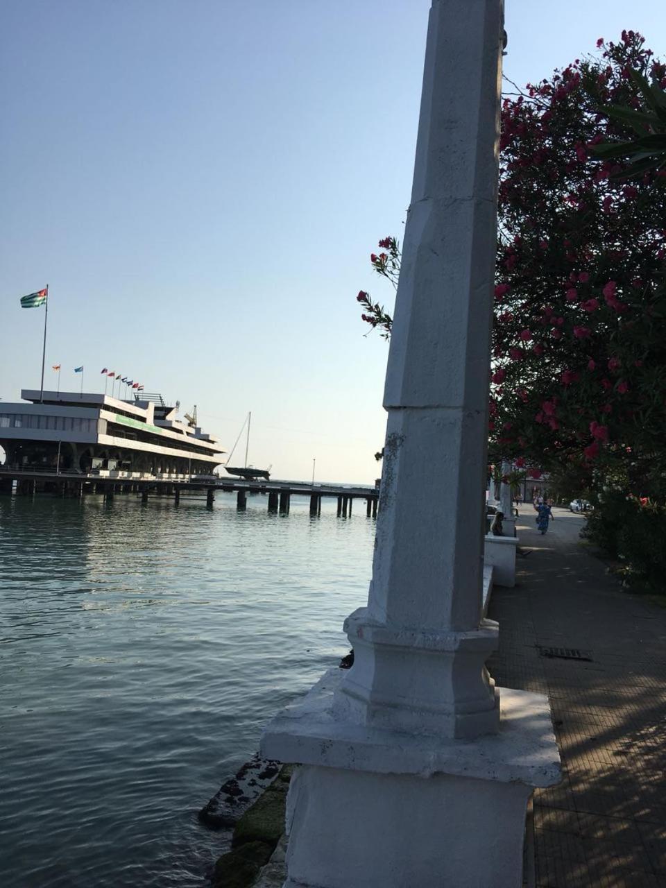 John'S Hotel Sukhumi Eksteriør billede